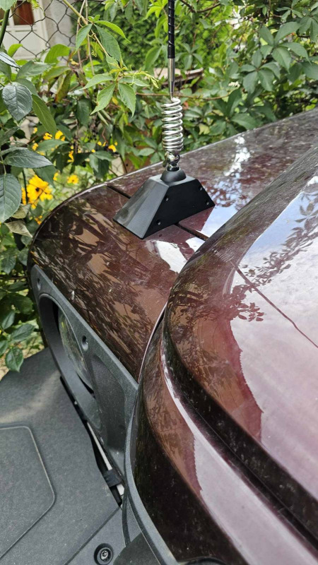 Antenna mounting bracket